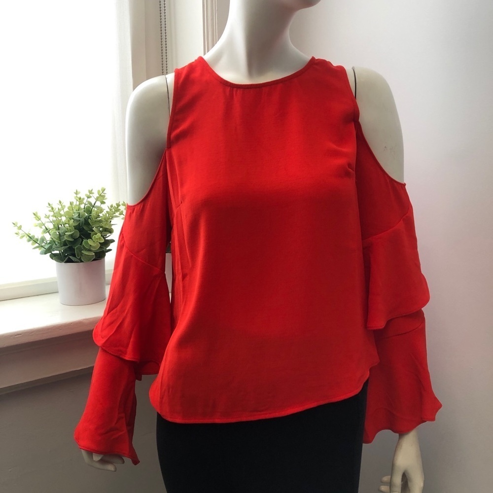 RED COLD SHOULDER RUFFLE TOP SIZE MEDIUM